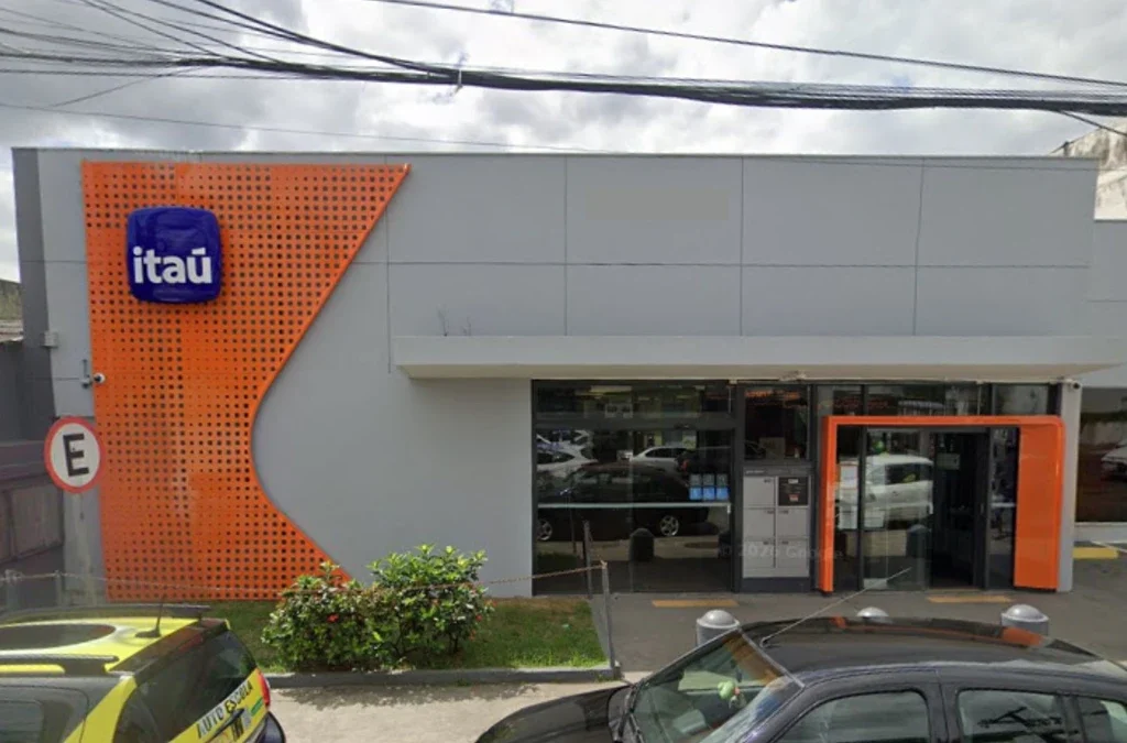 Leia mais sobre o artigo Itaú anuncia fim de agência na Região Metropolitana de Salvador e transfere mais de 22 mil clientes