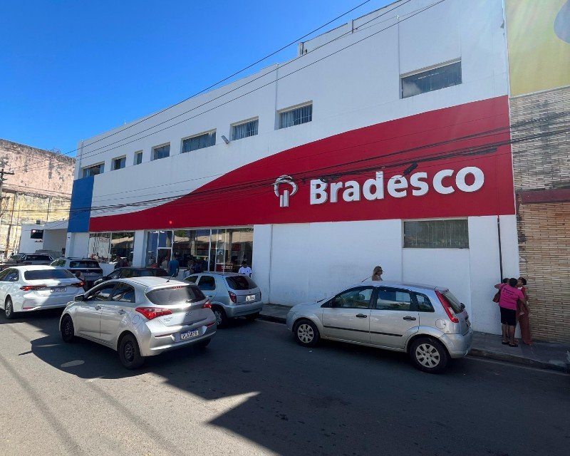 Leia mais sobre o artigo Bradesco em Ilhéus demite trabalhador em tratamento de saúde e com estabilidade garantida por lei